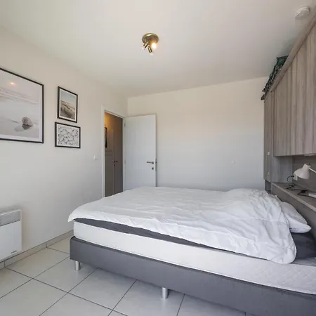 Volledig Gerenoveerd 2 Slaapkamer In Westende-bad, 250 M Het * Westende-Bad