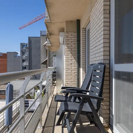 Volledig Gerenoveerd 2 Slaapkamer In Westende-bad, 250 M Het Апартаменты