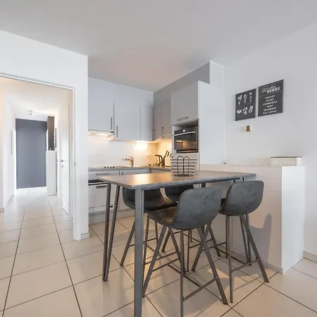 Апартаменты Volledig Gerenoveerd 2 Slaapkamer In Westende-bad, 250 M Het