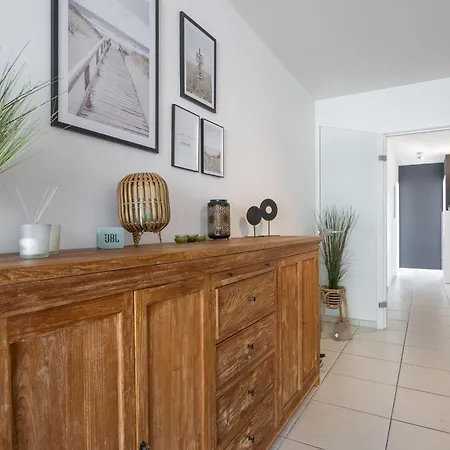 Volledig Gerenoveerd 2 Slaapkamer In Westende-bad, 250 M Het Daire