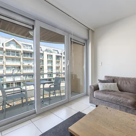 Volledig Gerenoveerd 2 Slaapkamer In Westende-bad, 250 M Het Daire *